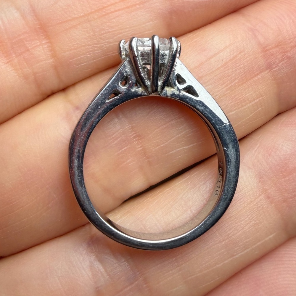 Solitaire Ring - Picture 14 of 15